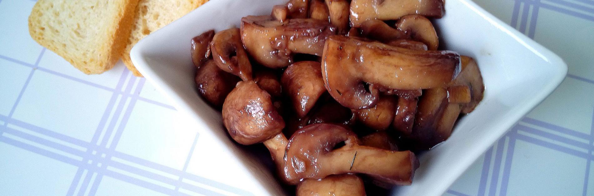 Tostini’s met kruidenboter en shiitake